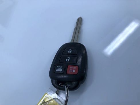 Used 2014 Toyota Camry LE image 30