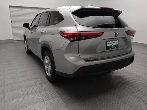 Used 2021 Toyota Highlander LE image 5