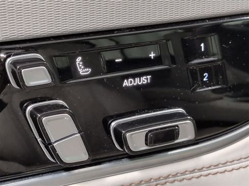 Used 2023 Jeep Grand Wagoneer 4WD image 17