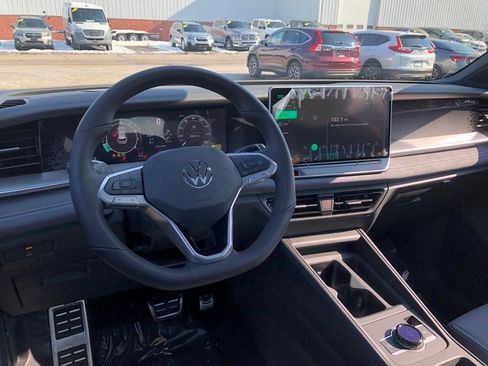 New 2026 Volkswagen Tiguan SE R-Line AWD/4WD image 16