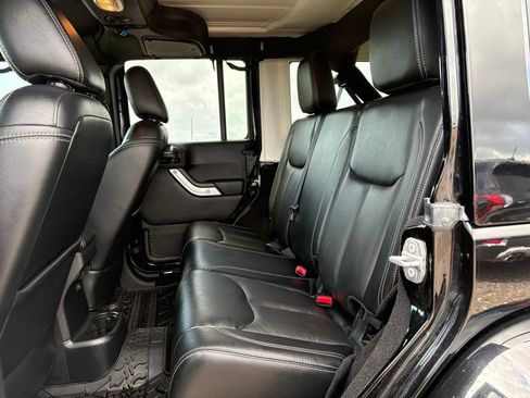 Used 2016 Jeep Wrangler Unlimited Rubicon AWD/4WD image 16