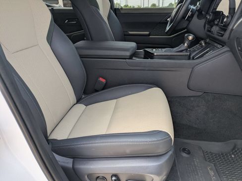 Used 2025 Lexus GX 550 AWD/4WD image 30