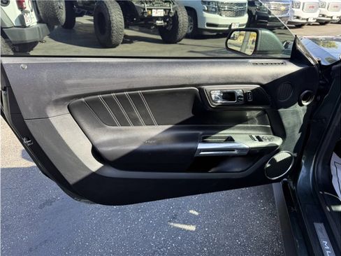 Used 2016 Ford Mustang Premium image 15