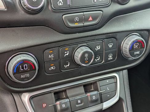 Used 2024 GMC Terrain SLT FWD image 24