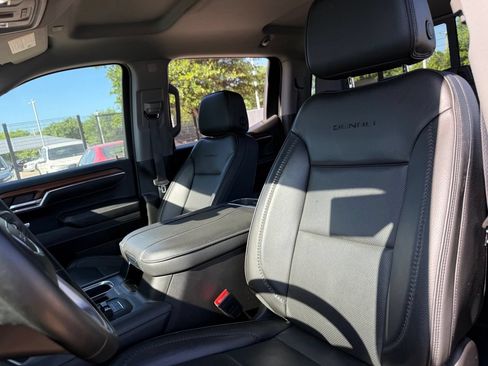 Used 2023 GMC Sierra 1500 Denali w/ Technology Package AWD/4WD image 12