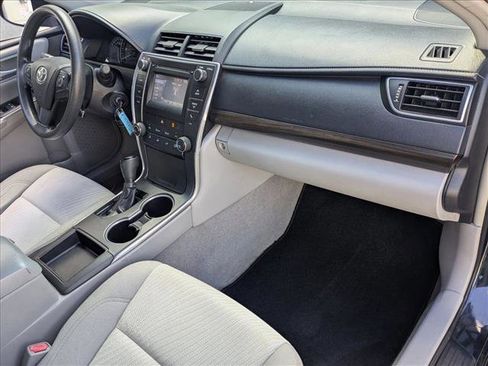 Used 2015 Toyota Camry LE image 19