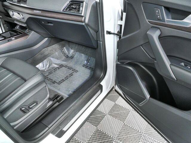 Used 2024 Audi Q5 2.0T Premium w/ Convenience Package AWD/4WD image 24