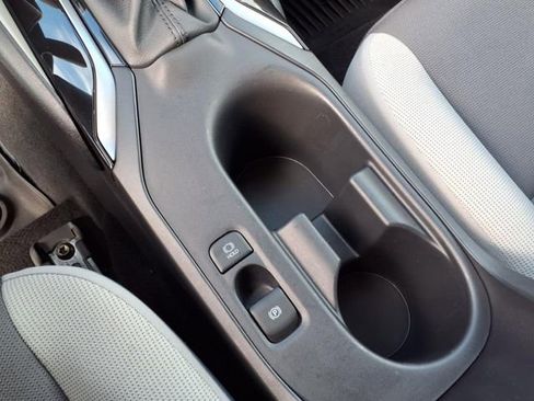 Used 2025 Toyota Corolla LE w/ Convenience Package image 21