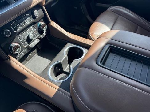 Used 2021 Chevrolet Suburban High Country image 9