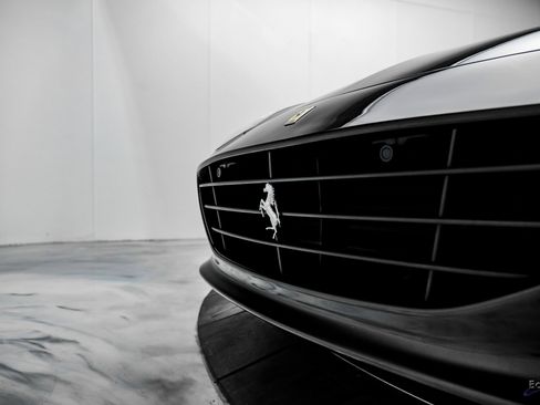 Used 2016 Ferrari California T image 34