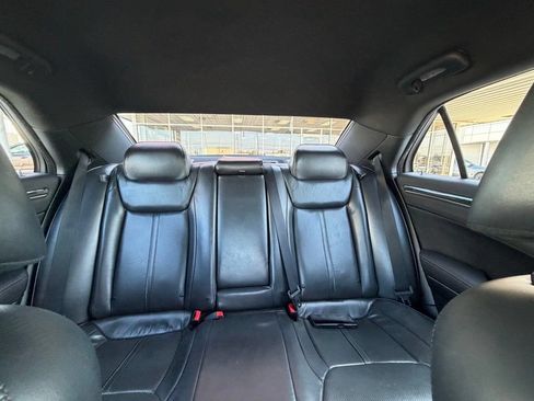 Used 2014 Chrysler 300 C AWD/4WD image 9