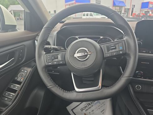 Used 2023 Nissan Rogue SL w/ SL Premium Package FWD image 14
