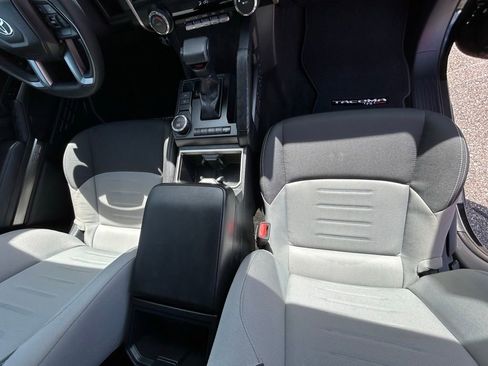 Used 2025 Toyota Tacoma TRD Sport image 48