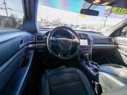 Used 2018 Ford Explorer XLT w/ Equipment Group 202A image 13