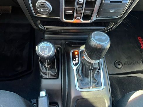 Used 2020 Jeep Wrangler Unlimited Sahara image 32