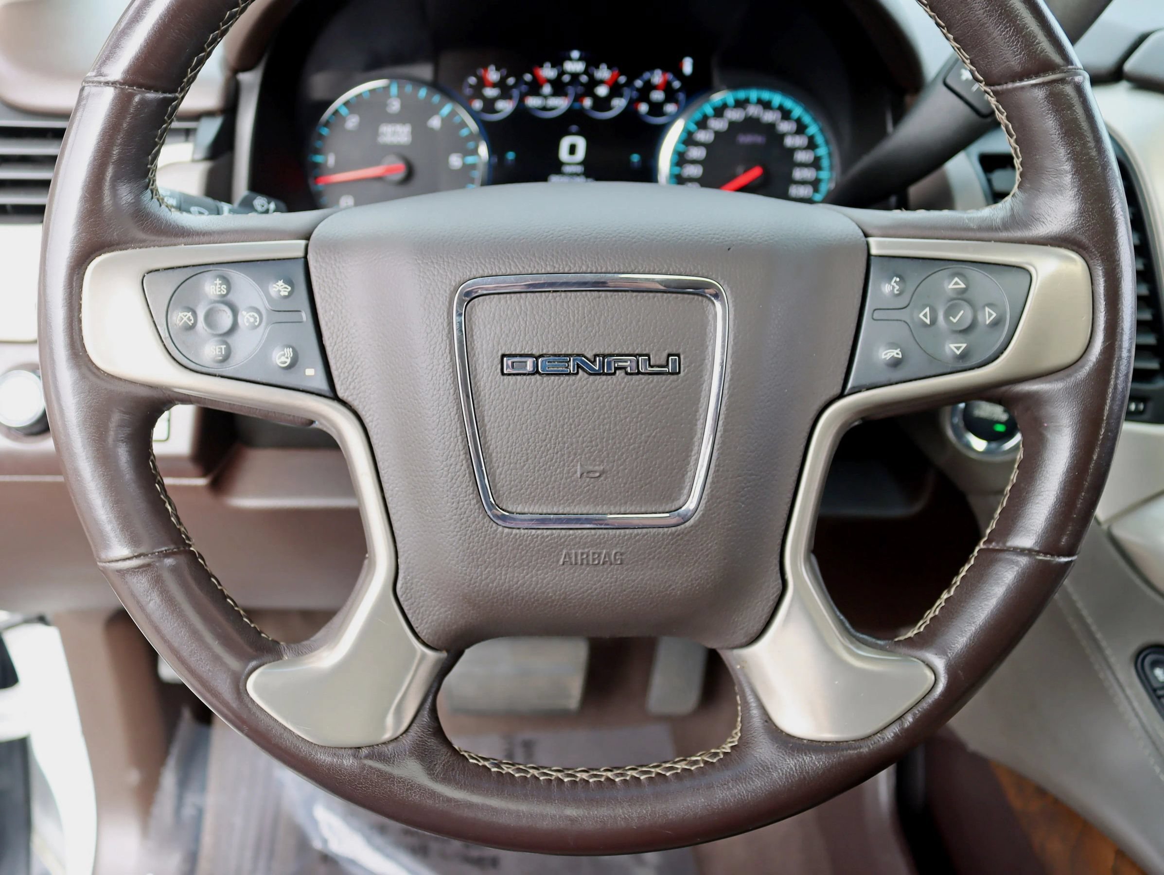 Used 2019 GMC Yukon XL Denali w/ Denali Ultimate Package AWD/4WD image 19