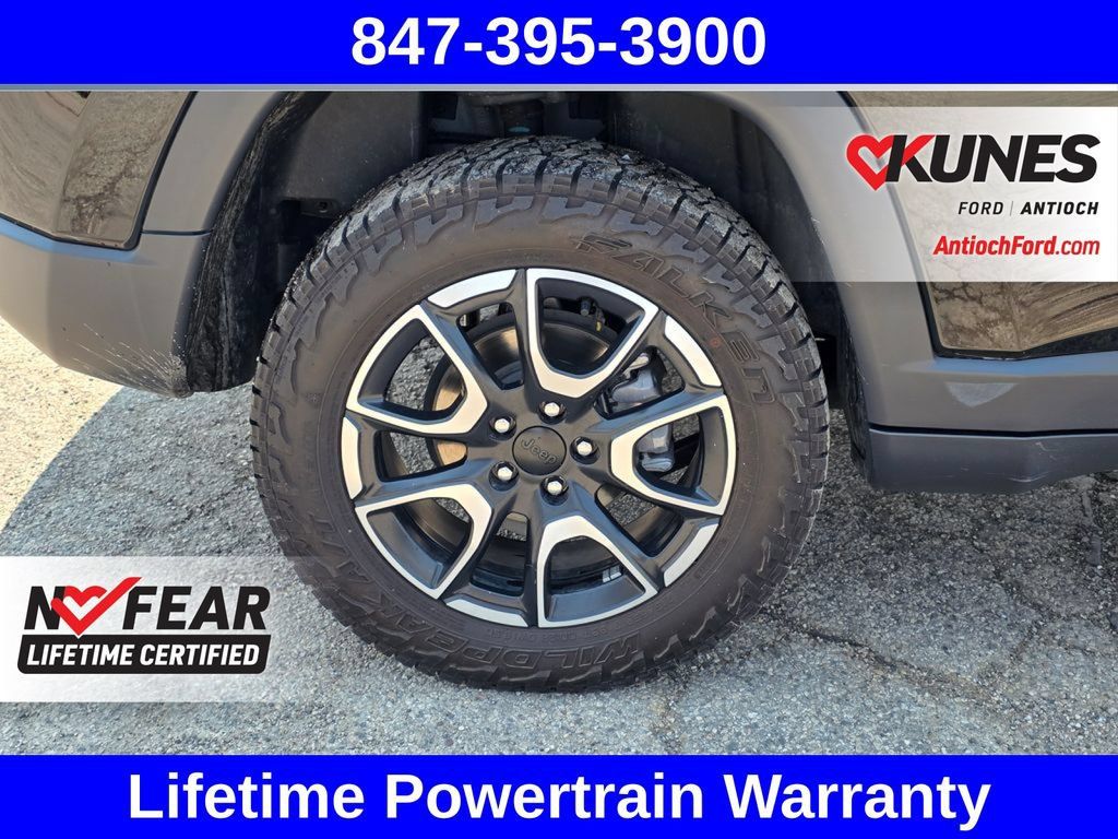 Used 2024 Jeep Compass Trailhawk AWD/4WD image 13