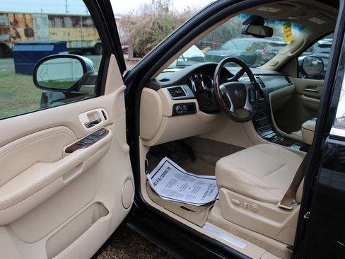 Used 2009 Cadillac Escalade AWD image 13