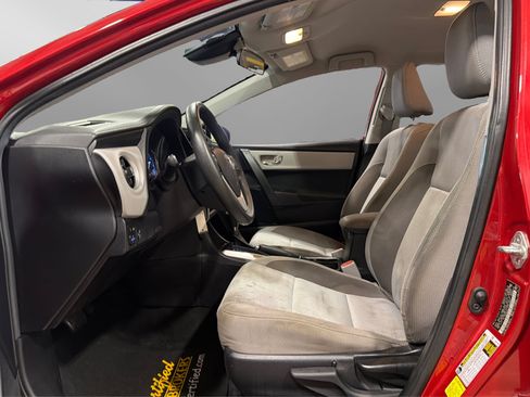 Used 2018 Toyota Corolla LE FWD image 17