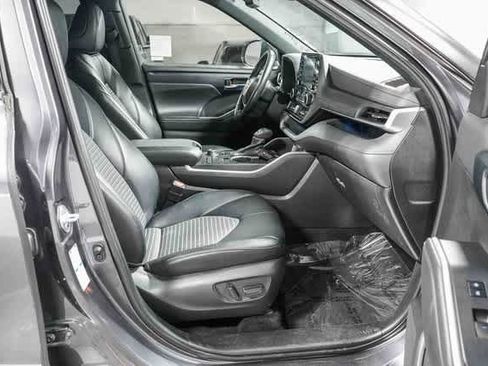 Certified 2022 Toyota Highlander XSE image 18