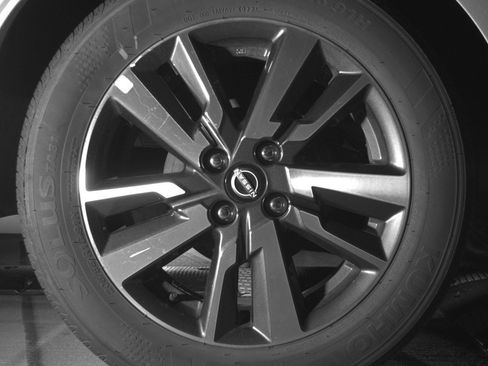 Used 2025 Nissan Versa SV image 15