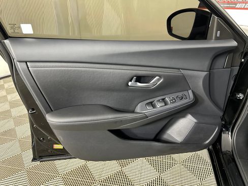 Used 2025 Nissan Sentra SV FWD image 11