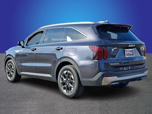 Used 2025 Kia Sorento S w/ Panoramic Sunroof Package image 6