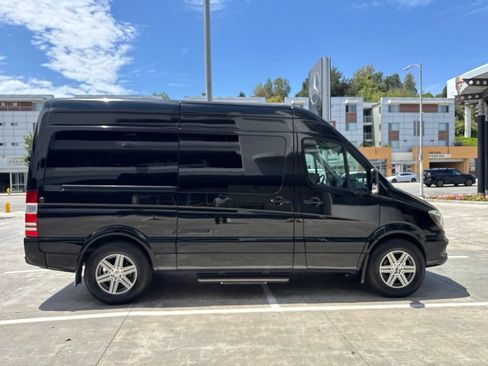 Used 2017 Mercedes-Benz Sprinter 2500 image 4