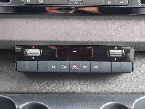 Used 2024 Mercedes-Benz Sprinter 2500 image 16