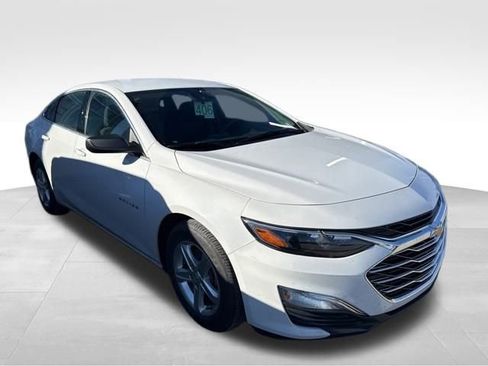 Used 2023 Chevrolet Malibu LS image 3