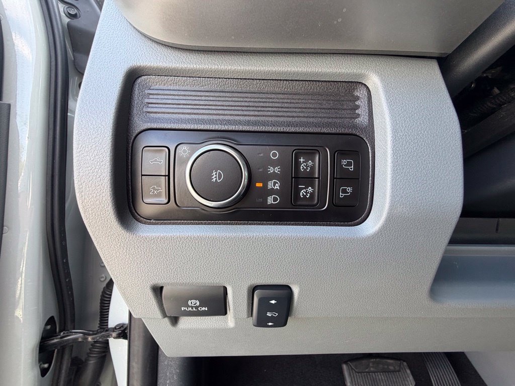 Used 2025 Ford F250 XLT w/ Black Appearance Package AWD/4WD image 3