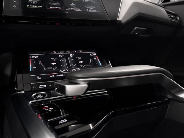 Used 2021 Audi e-tron Premium AWD/4WD image 27