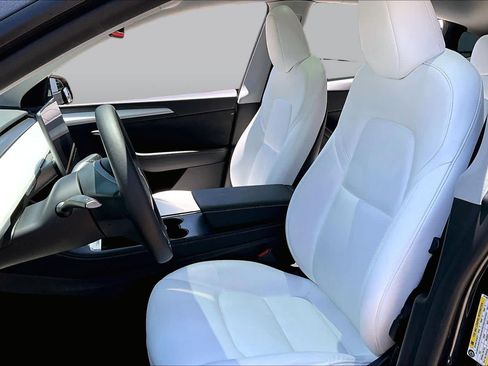 Used 2024 Tesla Model Y 2WD image 7