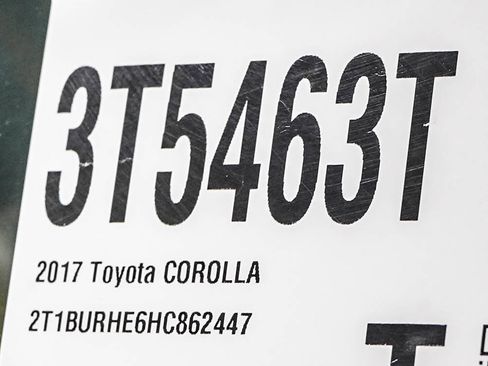 Used 2017 Toyota Corolla SE w/ Carpet Mat Package (TMS) FWD image 25