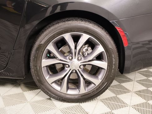 Used 2017 Chrysler Pacifica Limited w/ Tire & Wheel Group image 21