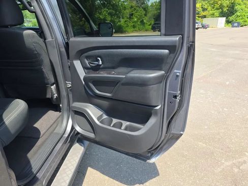 Used 2019 Nissan Titan SV w/ SV Convenience Package RWD image 45