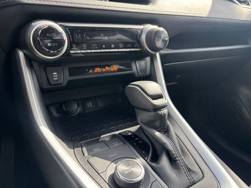 Used 2025 Toyota RAV4 LE image 39