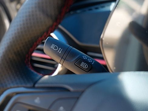 Certified 2025 Chevrolet Trax RS w/ Sunroof Package image 17