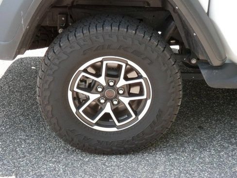 Used 2024 Jeep Gladiator Rubicon w/ Technology Group AWD/4WD image 11