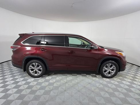 Used 2015 Toyota Highlander XLE AWD/4WD image 4
