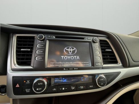 Used 2018 Toyota Highlander XLE image 21