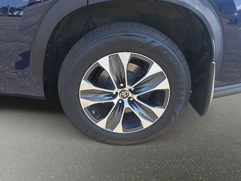 Used 2020 Toyota Highlander XLE AWD/4WD image 34