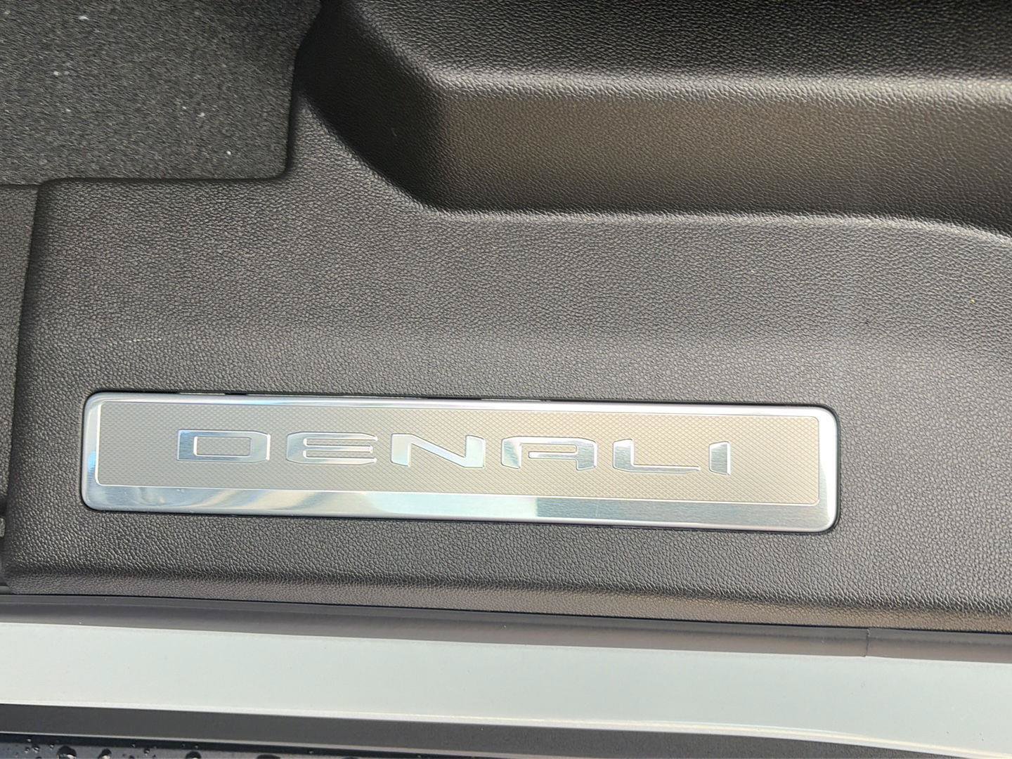 New 2026 GMC Yukon Denali w/ Denali Reserve Package AWD/4WD image 39