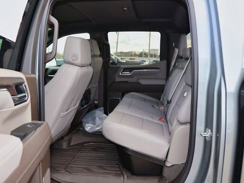 New 2026 GMC Sierra 1500 SLT w/ SLT Premium Plus Package image 9