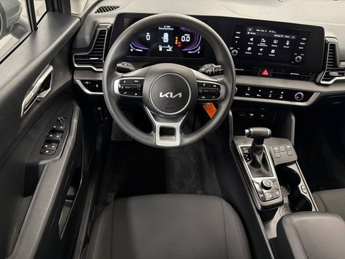 Used 2025 Kia Sportage LX image 18