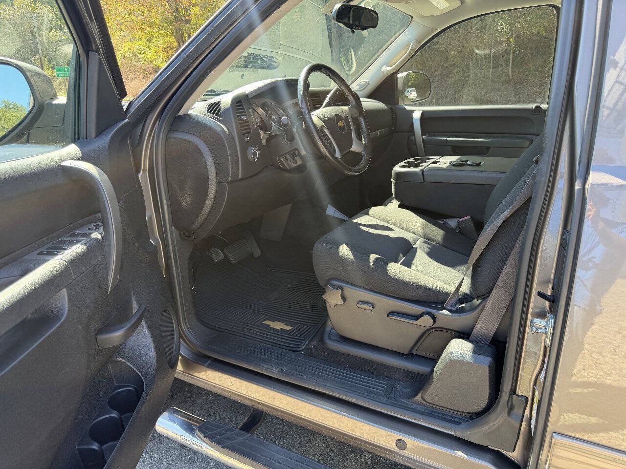 Used 2013 Chevrolet Silverado 1500 LT w/ All-Star Edition AWD/4WD image 3