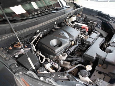 Used 2019 Toyota RAV4 LE w/ Carpet Mat Package FWD image 32