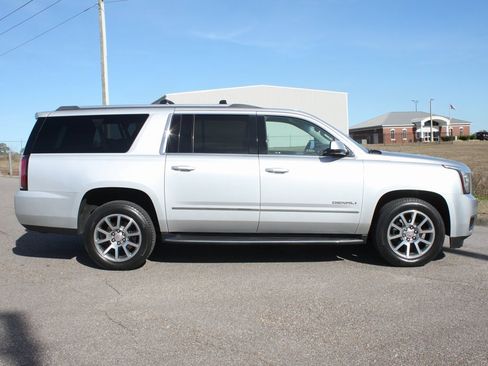 Used 2019 GMC Yukon XL Denali image 19