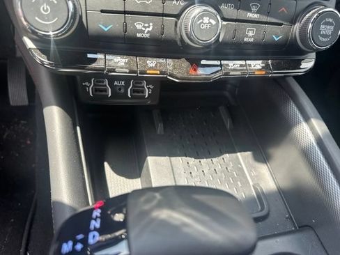 Used 2025 Dodge Durango R/T w/ Blacktop Package AWD/4WD image 18
