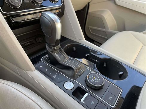 Used 2021 Volkswagen Atlas SEL R-Line image 34